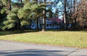 päärakennus kauempaa