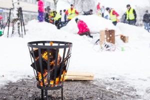 3 tuli ja värikk ihmiset